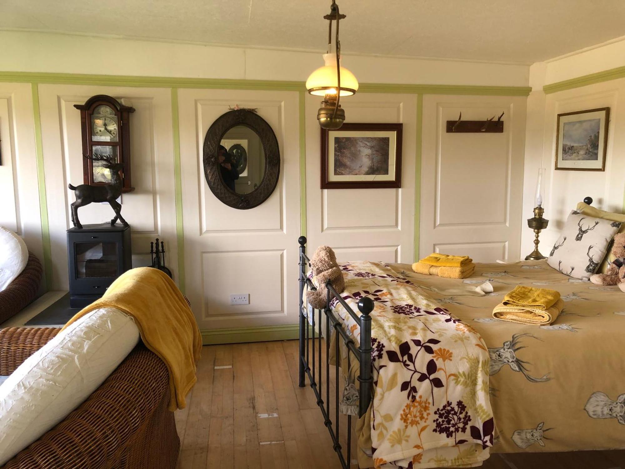 Stags View,Unique eco cabin, Dartmoor views South Brent Extérieur photo