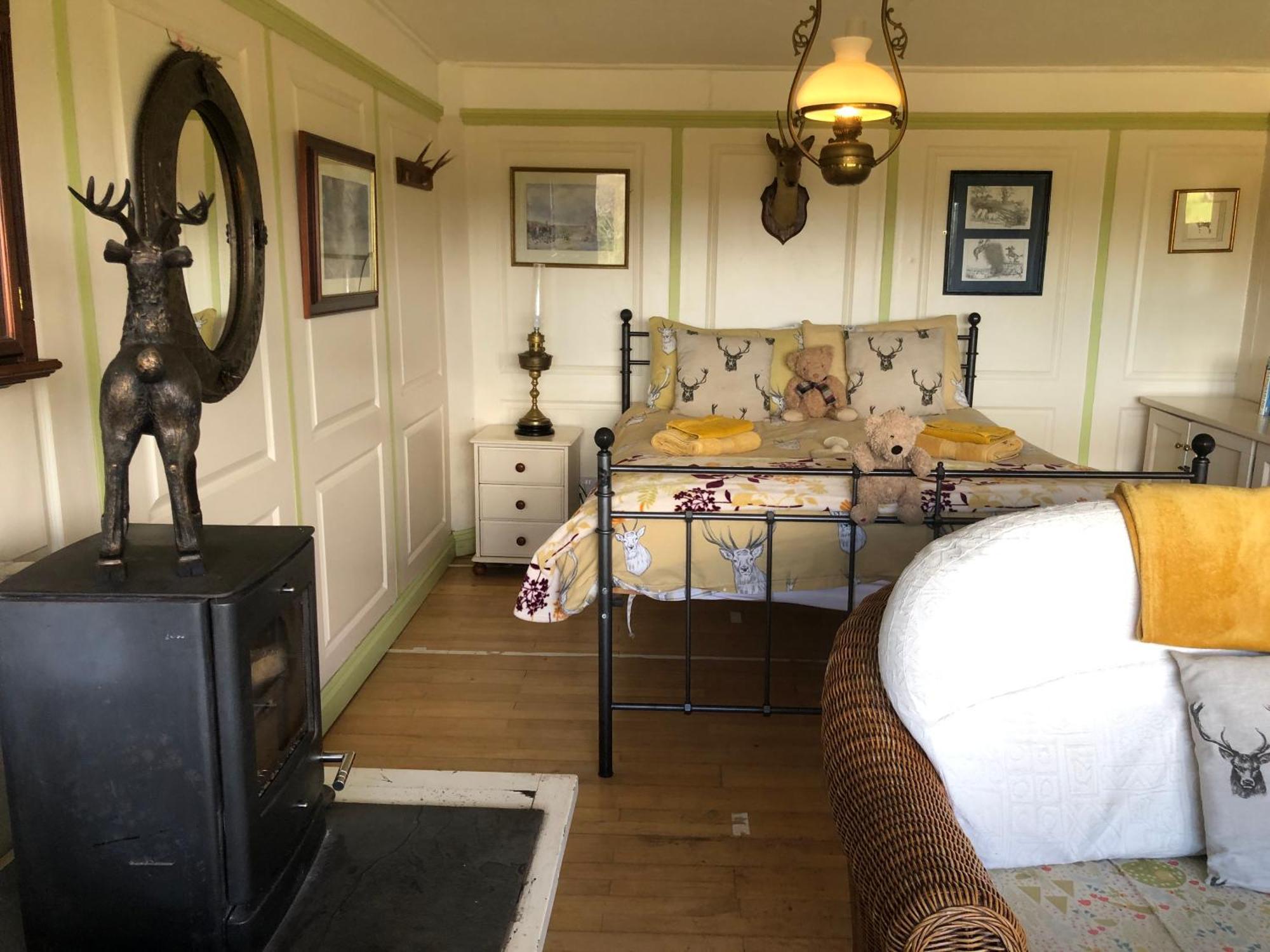 Stags View,Unique eco cabin, Dartmoor views South Brent Extérieur photo